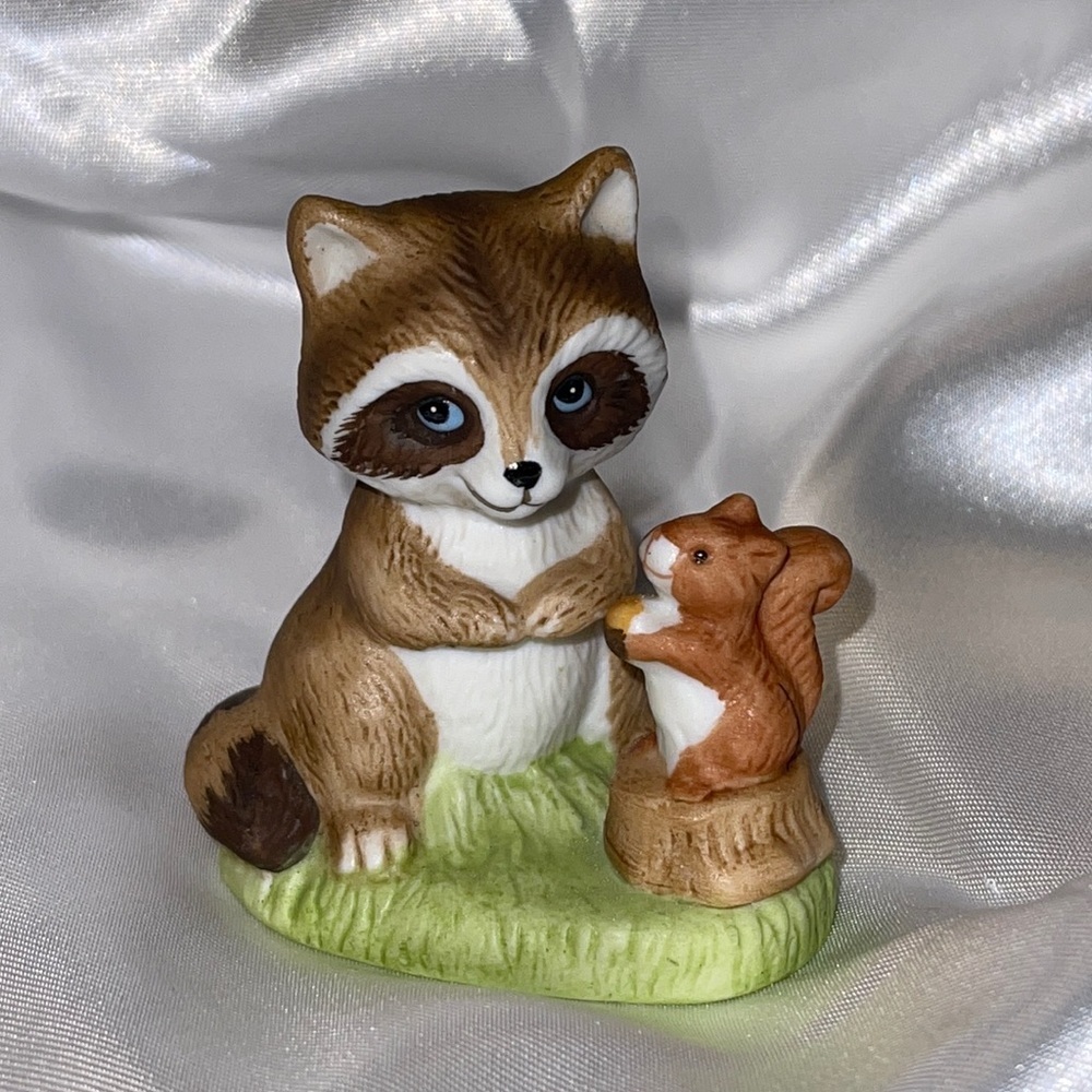 Collectible Home Interiors 1418 Raccoon and Squirrel ceramic figurine